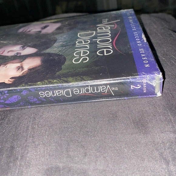 SOLD Vampire Diaries Season 2 (DVD) New Sealed - Picture 3 of 3